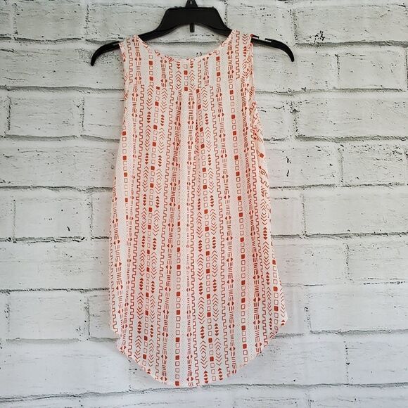 Lush geometric sleeveless faux wrap front shirt - Picture 3 of 6